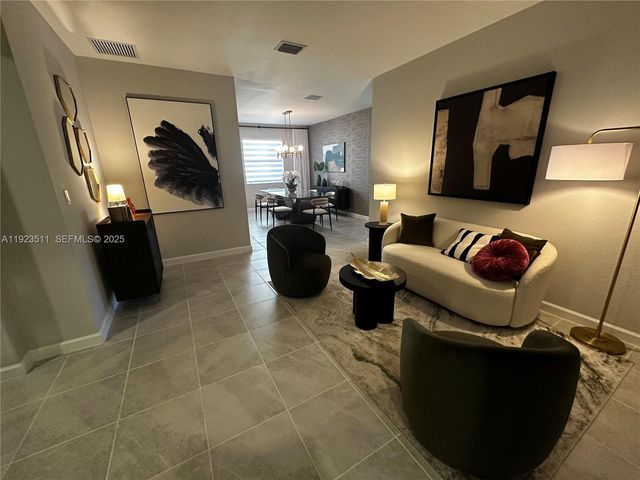 2288 SE 30th St 1, Homestead, FL 33035