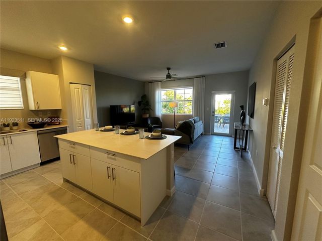 2288 SE 30th St 1, Homestead, FL 33035