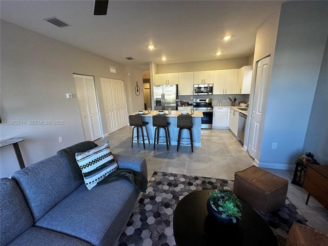 2288 SE 30th St 1, Homestead, FL 33035