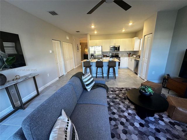 2288 SE 30th St 1, Homestead, FL 33035