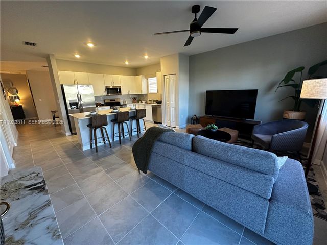 2288 SE 30th St 1, Homestead, FL 33035