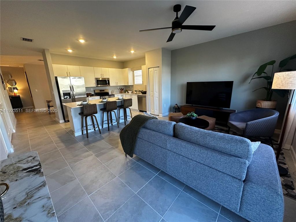 2288 SE 30th St 1, Homestead, FL 33035