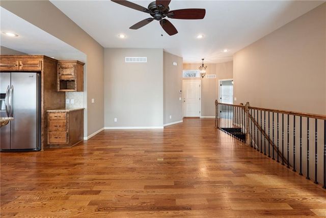 194 Camelot Drive, Liberty, MO 64068