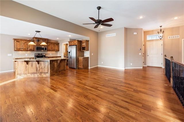 194 Camelot Drive, Liberty, MO 64068