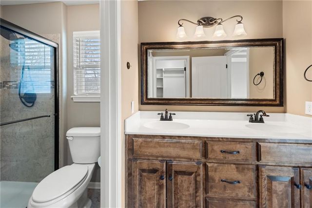 194 Camelot Drive, Liberty, MO 64068