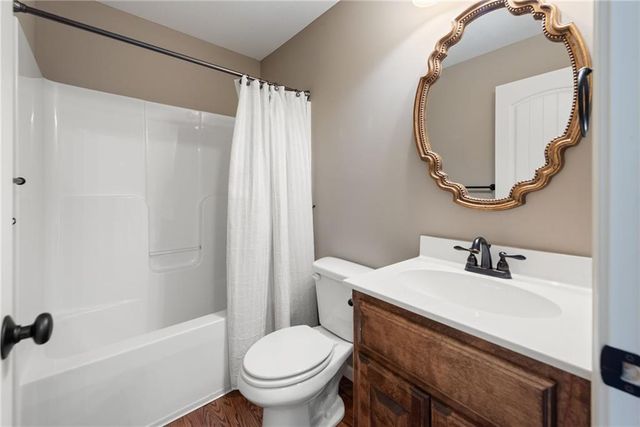 194 Camelot Drive, Liberty, MO 64068