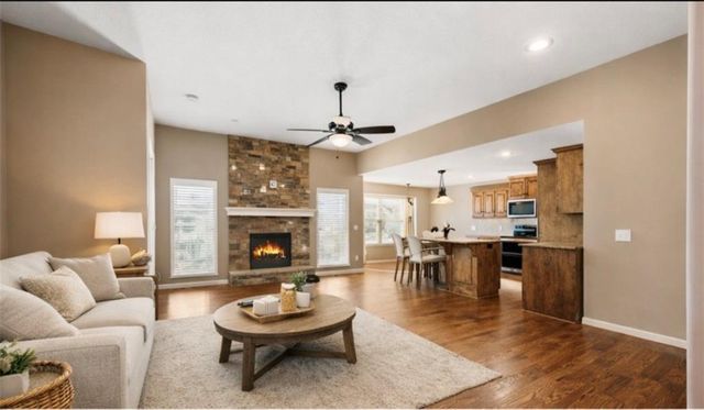 194 Camelot Drive, Liberty, MO 64068