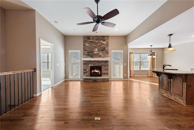 194 Camelot Drive, Liberty, MO 64068