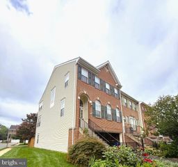 1718 STUART POINTE LN, Herndon, VA 20170