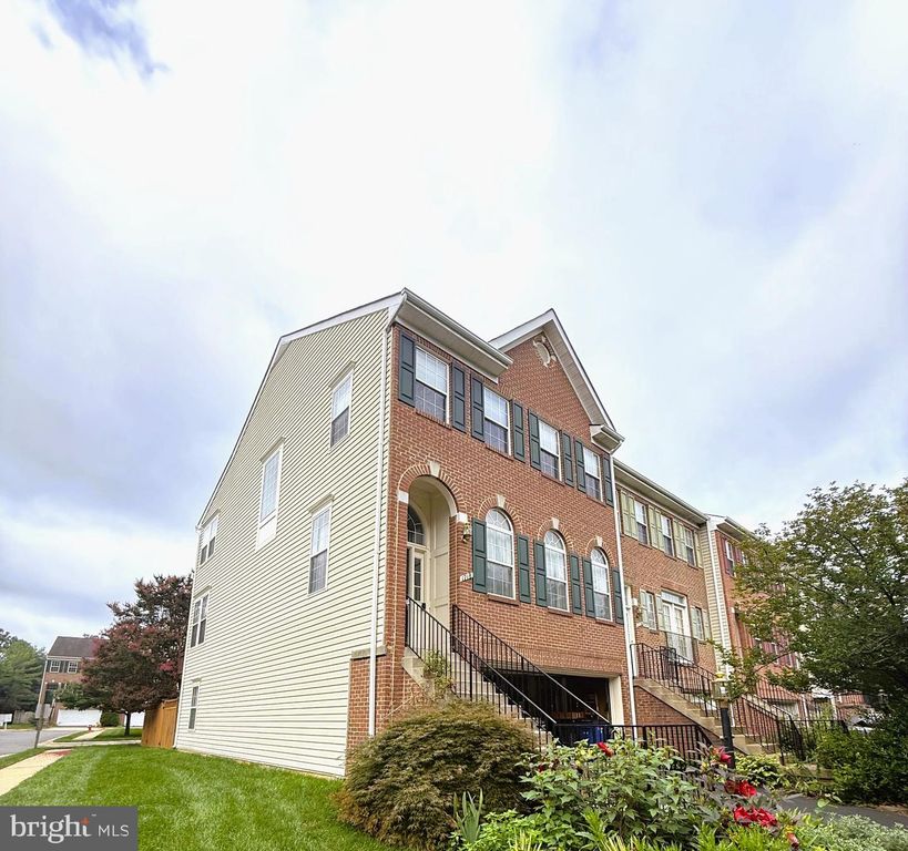 1718 STUART POINTE LN, Herndon, VA 20170