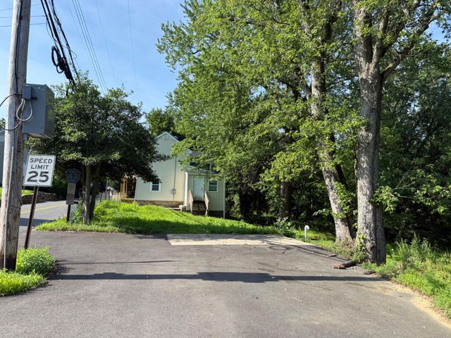 61 IMLAYSTOWN RD, Imlaystown, NJ 08526