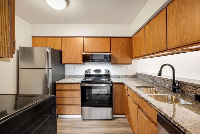 1608 Whispering Pines Way, Fitchburg, WI 53713