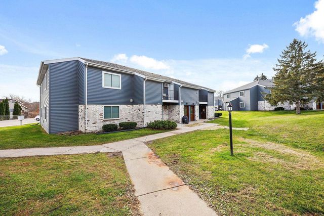 1608 Whispering Pines Way, Fitchburg, WI 53713