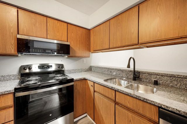 1608 Whispering Pines Way, Fitchburg, WI 53713