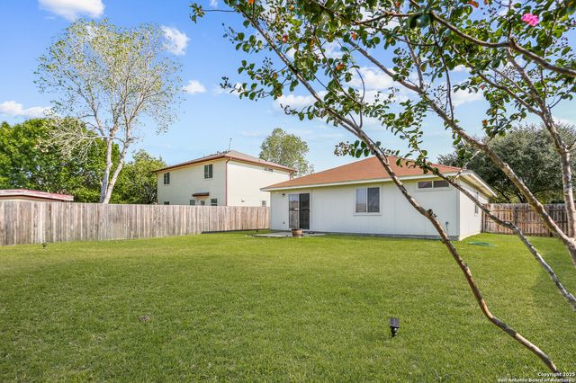 365 Leonardo, Kyle, TX 78640