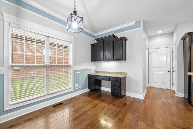 1631 Edgewater Ln, Clarksville, TN 37043