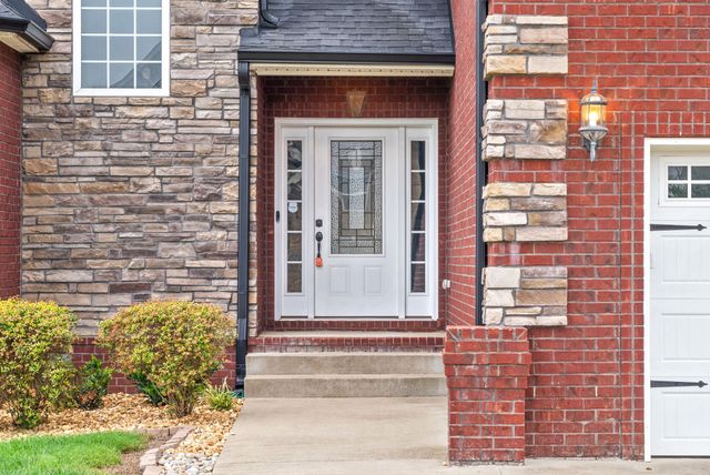 1631 Edgewater Ln, Clarksville, TN 37043