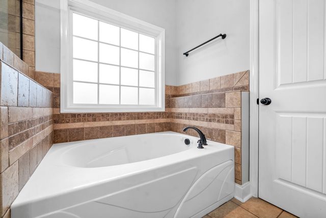 1631 Edgewater Ln, Clarksville, TN 37043