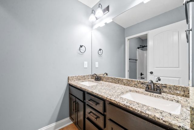 1631 Edgewater Ln, Clarksville, TN 37043