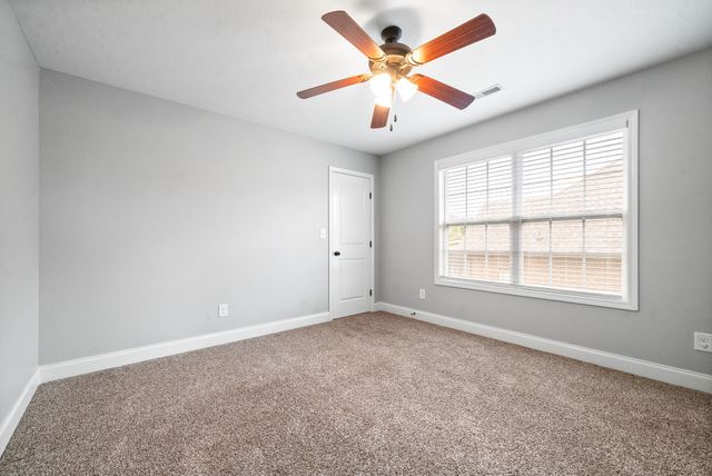 1631 Edgewater Ln, Clarksville, TN 37043