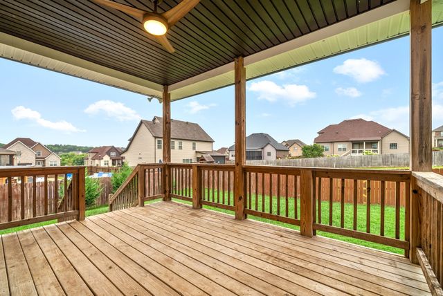 1631 Edgewater Ln, Clarksville, TN 37043