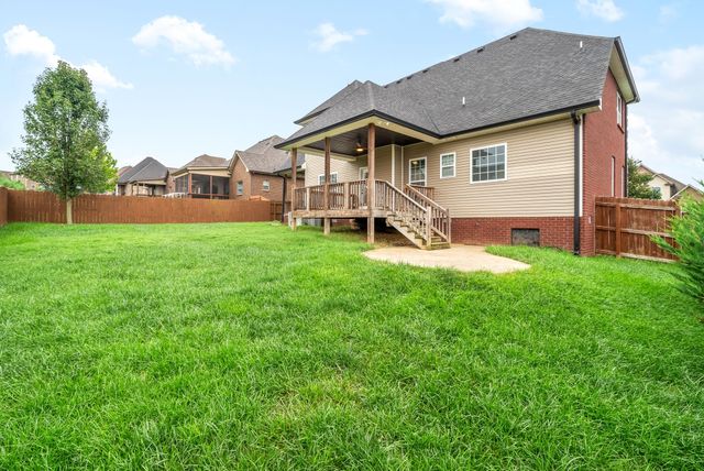 1631 Edgewater Ln, Clarksville, TN 37043