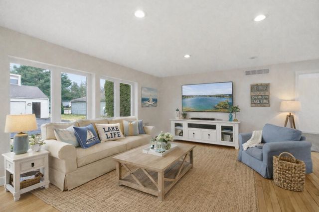 7738 N Indian Lake Drive, Pavilion Twp, MI 49088