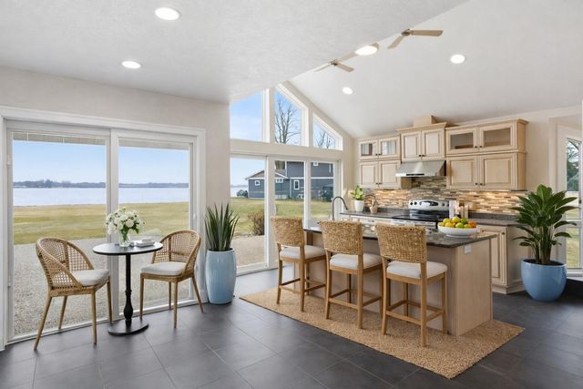 7738 N Indian Lake Drive, Pavilion Twp, MI 49088