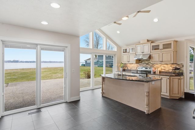 7738 N Indian Lake Drive, Pavilion Twp, MI 49088