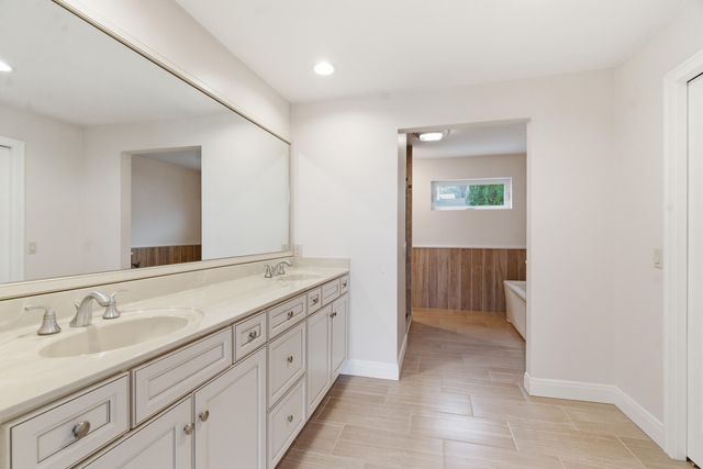 7738 N Indian Lake Drive, Pavilion Twp, MI 49088