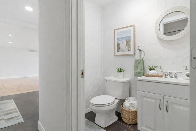 7738 N Indian Lake Drive, Pavilion Twp, MI 49088