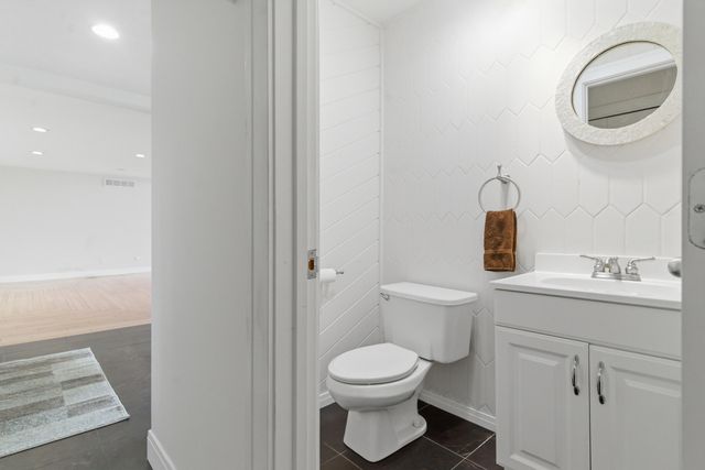 7738 N Indian Lake Drive, Pavilion Twp, MI 49088