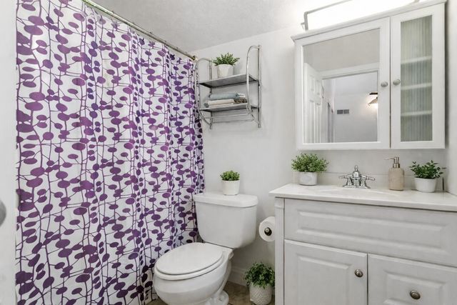 7738 N Indian Lake Drive, Pavilion Twp, MI 49088