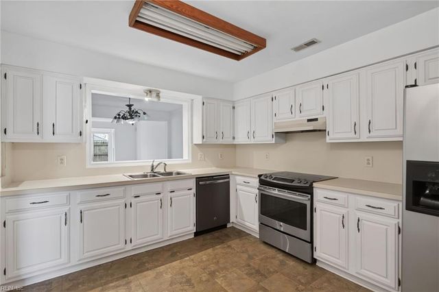 1245 Hillock XING, Virginia Beach, VA 23455