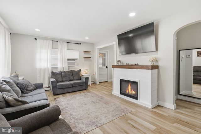 44 JAY ST, Feasterville Trevose, PA 19053