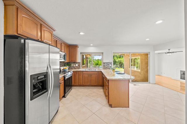 134 Canyon Rim Dr, Folsom, CA 95630