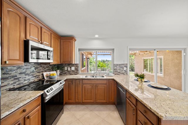 134 Canyon Rim Dr, Folsom, CA 95630