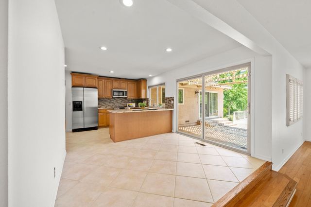 134 Canyon Rim Dr, Folsom, CA 95630