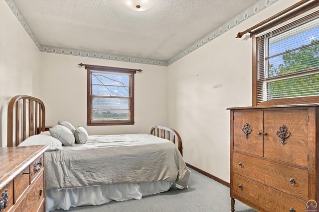 1245 SW Belle TER, Topeka, KS 66604