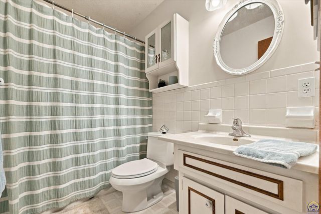 1245 SW Belle TER, Topeka, KS 66604
