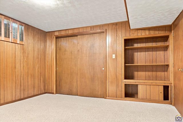 1245 SW Belle TER, Topeka, KS 66604
