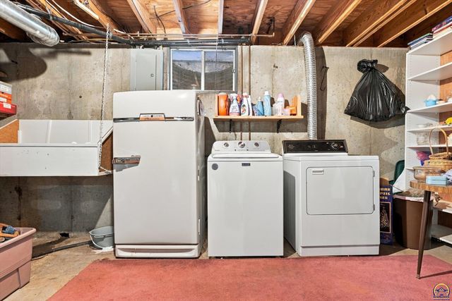 1245 SW Belle TER, Topeka, KS 66604