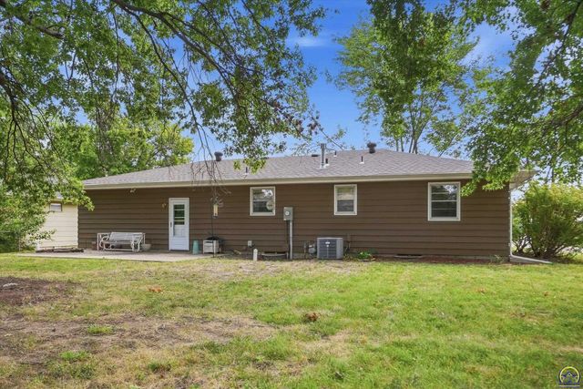 1245 SW Belle TER, Topeka, KS 66604