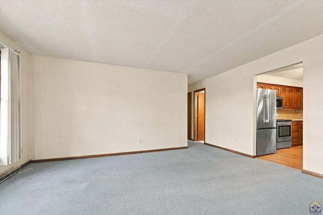 1245 SW Belle TER, Topeka, KS 66604