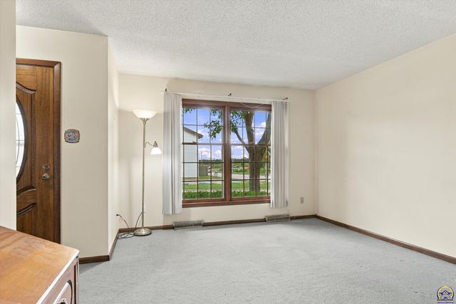 1245 SW Belle TER, Topeka, KS 66604