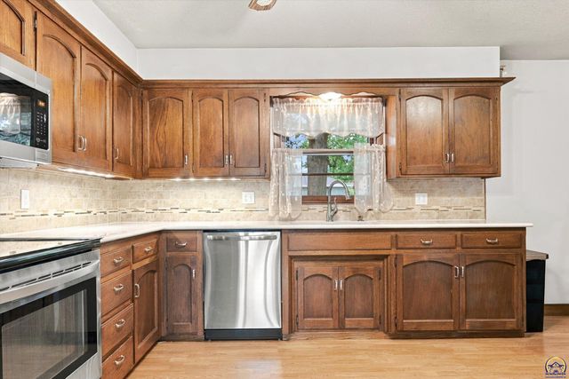 1245 SW Belle TER, Topeka, KS 66604