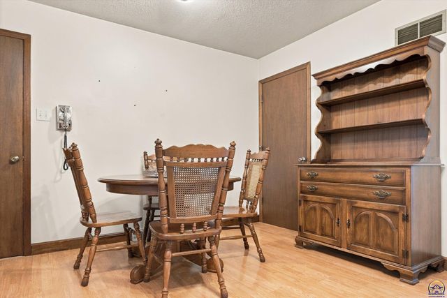 1245 SW Belle TER, Topeka, KS 66604