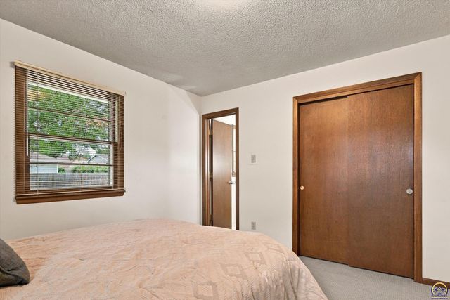 1245 SW Belle TER, Topeka, KS 66604