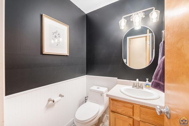 5649 SW 36th ST, Topeka, KS 66614