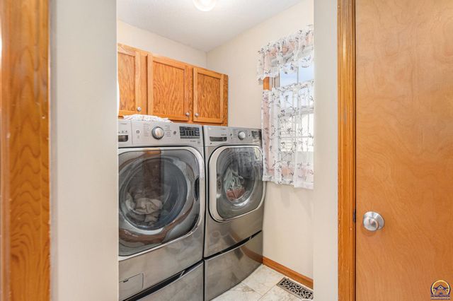 5649 SW 36th ST, Topeka, KS 66614